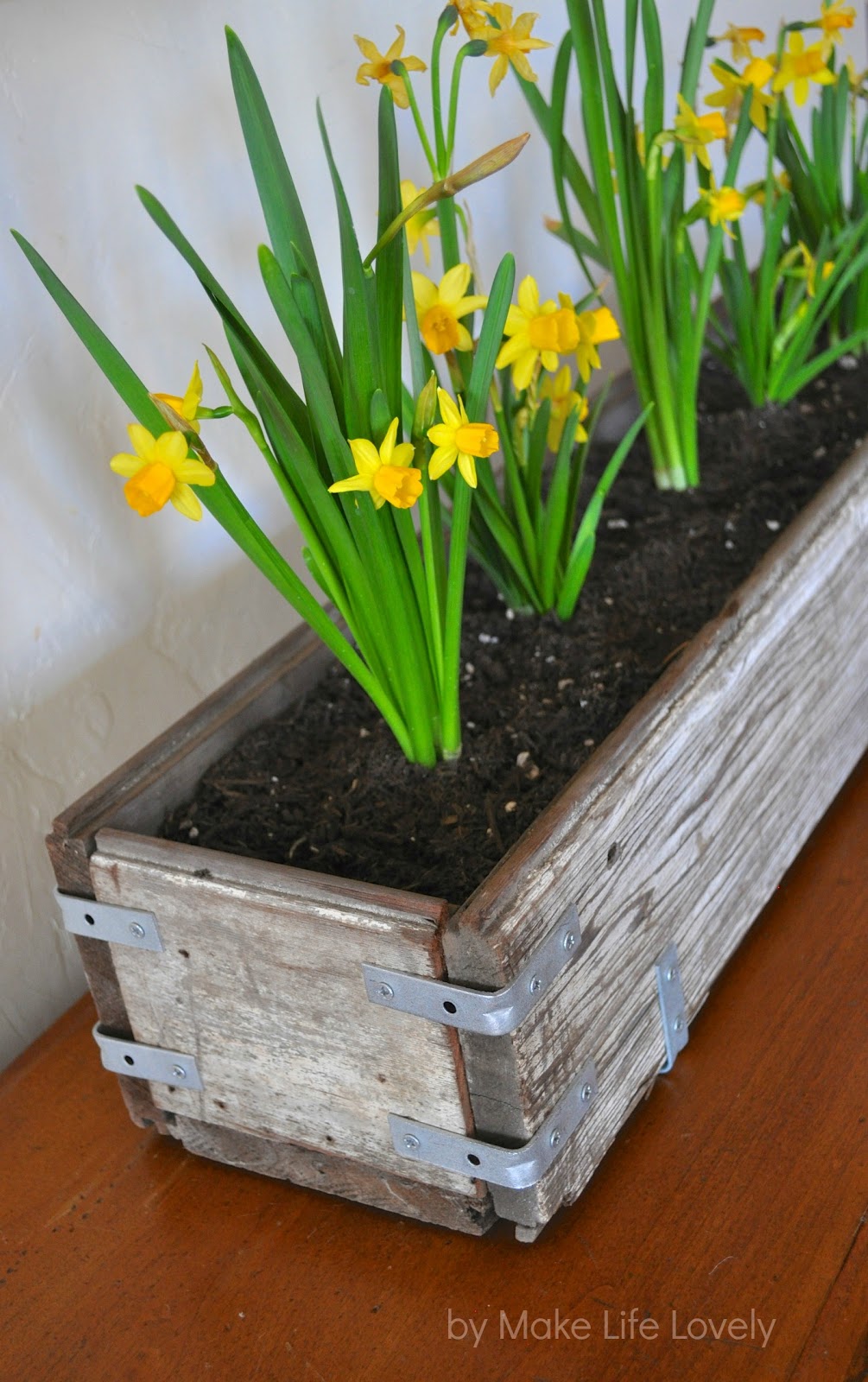 DIY Rustic Wood Planter Box - Make Life Lovely
