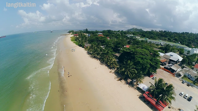 Foto Udara Pantai Kemala Beach Balikpapan