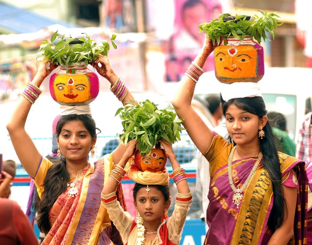 pallelo-pandugalu-yela-jarupukuntaru