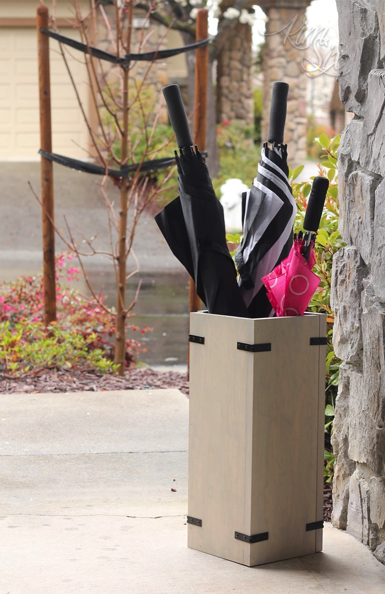 One board umbrella stand