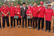 Komisi 1 DPRD Kabupaten Sukabumi Paoji Hadiri Bendera Di Lapang Kecamatan Lengkong