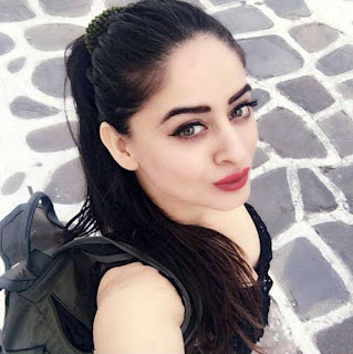 Mahi Vij Taking Selfie