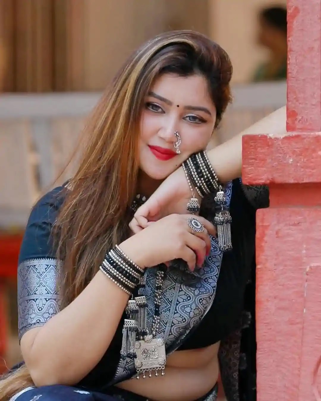 Anjali Joel. Indian Instagram model Anjali Joel Desi Saree. Anjali Joel hot navel and bikini. Indian models navel and cleavage hot videos. Hot desi xxx