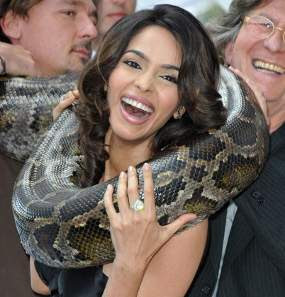 Mallika Sherawat Sexy Show With Dancing With Snakes