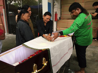 Prabagaran's mother mourning over her son's body.