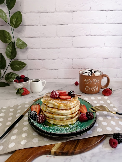 pancakes, brunch, breakfast, food, food flatlay, hot chocolate, food blogger, food photography, food pictures, strawberries, raspberries, golden syrup, maple syrup, sunday breakfast, sunday brunch, sweet and savoury, birthday pancakes, birthday,