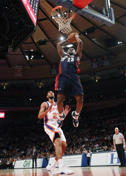 kobe bryant dunking on lebron james. kobe bryant dunking on lebron