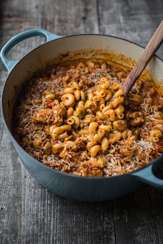 Hamburger helper… a distant memory from my youth with that adorable little cartoon character of a weird white glove holding a wooden spoon, just ready to get to cooking!