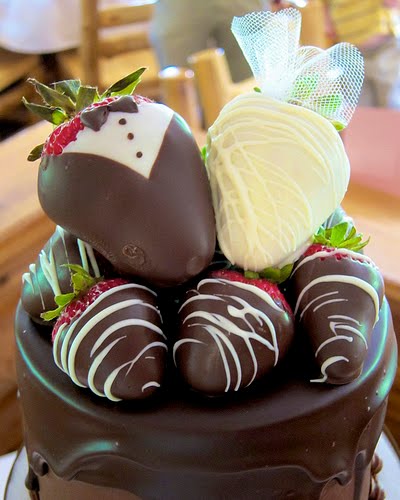 Bride and Groom Mini Chocolate Wedding Cake November 28 2011 by Admin
