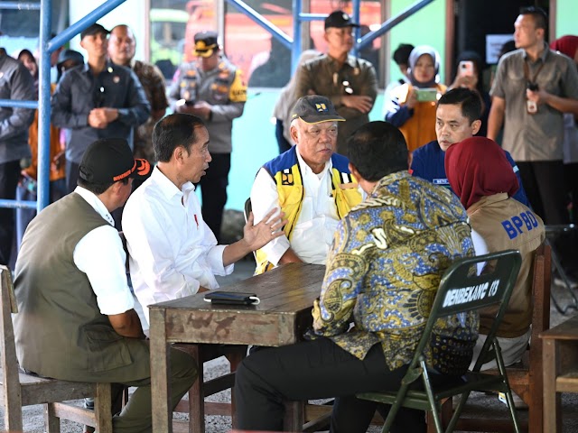 Kunjungi Posko Pengungsian Banjir Demak, Jokowi Sebut Sejumlah Langkah