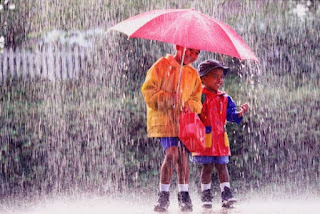 7 Hal Penting Lindungi Anak di Musim Hujan