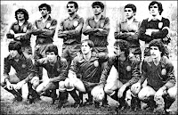 SELECCIÓN DE ESPAÑA - Temporada 1980-81 - Camacho, Alexanco, Joaquín, Tendillo, Gordillo y Arconada; Marcos, Juanito, Perico Alonso, Satrústegui y Jesús Mari Zamora - CHILE 1 (Carlos Caszely ESPAÑA 1 (Satrústegui) - 05/07/1981 - Partido amistoso - Santiago, Chile, estadio Nacional - Alineación: Arconada; Camacho, Alexanco, Tendillo, Gordillo; Joaquín, Perico Alonso, Zamora; Juanito, Satrústegui y Marcos