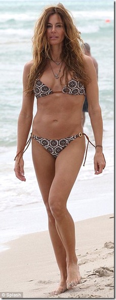 kelly bensimon baju renang batik 2