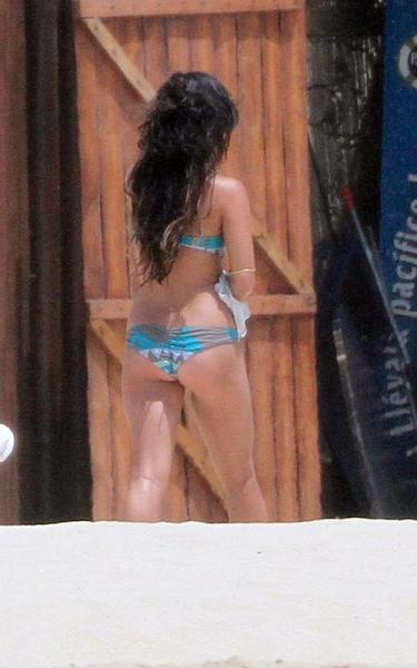 vanessa hudgens hot sexy bikini pics tiny bikini the beach los cabos 30 april 2011