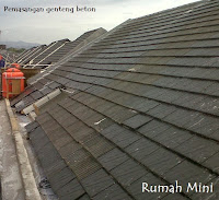 Pemasangan genteng beton,  rumah mini