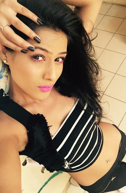 Nia Sharma Hot Pictures Hd