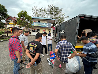 Peduli Korban Banjir di Luwu, Polres Pangkep Distribusikan Bantuan Logistik