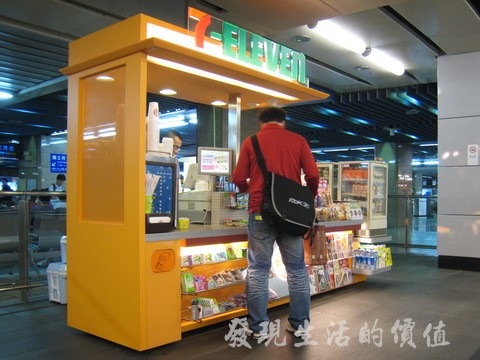 7-11_in_THSR_TPE02