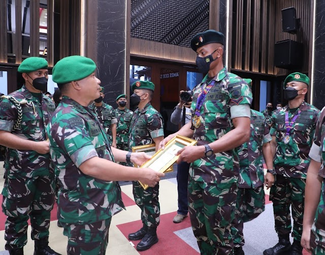 Kasad Jenderal Dudung Beri Penghargaan Kepada 34 Personel TNI AD Atlet SEA Games Vietnam