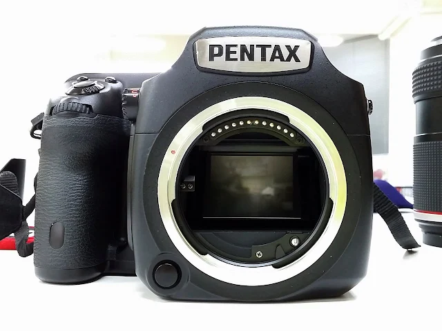 Pentax 645Z lens information contacts