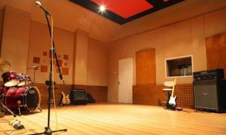 19+ Dekorasi Ruangan Studio Musik, Motif Populer!