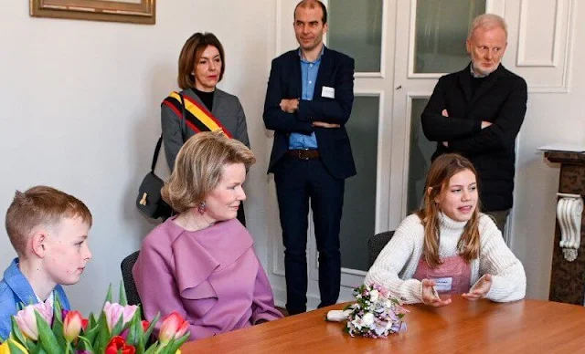 Queen Mathilde wore a pink top by Natan, and she wore pink trousers by Natan. Flemish Week against Bullying 2023