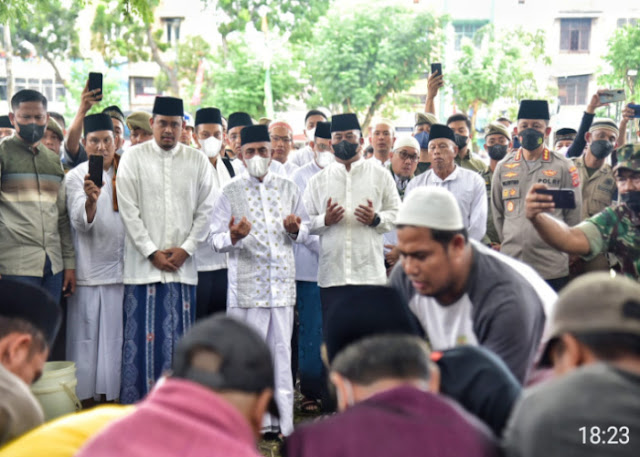 Gubsu dan Walikota Medan Salat Idul Adha di Lapangan Gajah Mada 