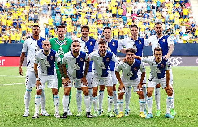 R. C. D. ESPANYOL DE BARCELONA. Temporada 2022-23. Vini Costa, Benjamin Lecomte, Edu Expósito, Leandro Cabrera, Sergi Gómez, Joselu. Aleix Vidal, Sergi Darder, Fernando Calero, Nico Melamed, Brian Oliván. CÁDIZ C. F. 2 R. C. D. ESPANYOL DE BARCELONA 2 Domingo 09/10/2022, 16:15 horas. Campeonato de Liga de 1ª División, jornada 8. Cádiz, estadio Nuevo Mirandilla: 16.572 espectadores. GOLES: 1-0: 41’, Víctor Chust. 1-1: 51’, Joselu. 1-2: 67’, Joselu. 2-2: 78’, Lucas Pérez.