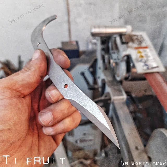 Titanium pikal knife