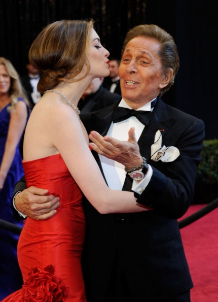 anne-hathaway-2011-academy-awards-red-carpet