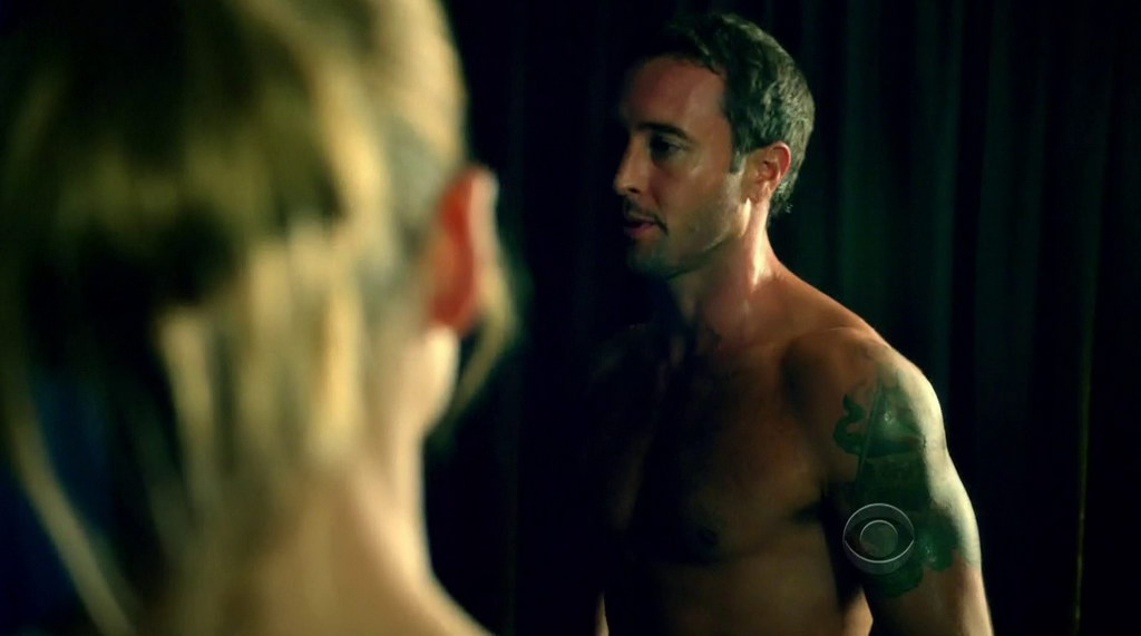 Alex O'Loughlin Shirtless in Hawaii Five0 s2e06