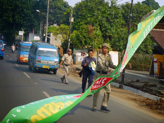 Meski berulangkali ditertibkan, Pemasang spanduk tidak pernah kapok