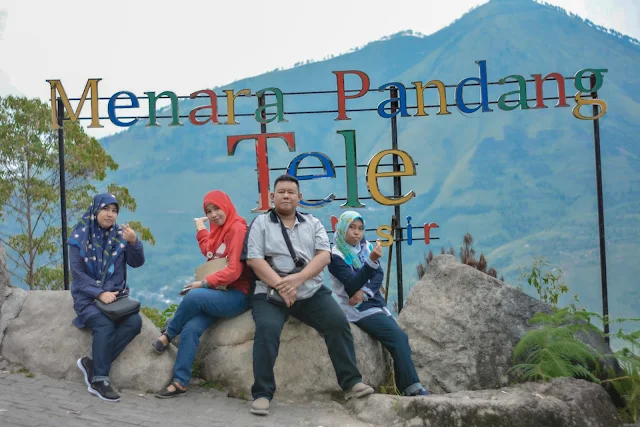 MENARA PANDANG TELE DANAU TOBA