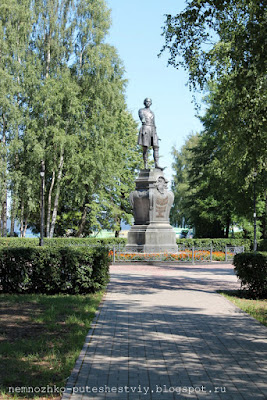 карелия, онежская набережная в петрозаводске, памятники на набережной петрозаводска, петрозаводск, россия, 