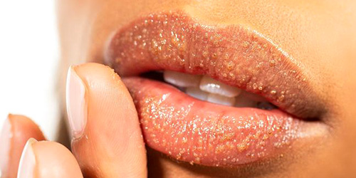 Cómo exfoliarse los labios paso a paso