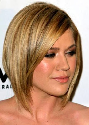 kelly clarkson hairstyles for round faces