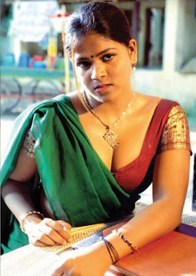 Tamil Aunty Cleavage Pictures