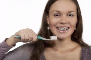  Chải răng khi điều trị rối loạn khớp cắn