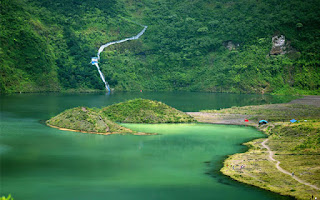  disini juga terdapat beberapa wisata yang yang sangat cantik jikalau kita menemukan lokasi ya Wisata Jawa Barat Paling Indah