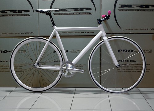 Sepeda Fixie Warna Hitam Putih sepeda style