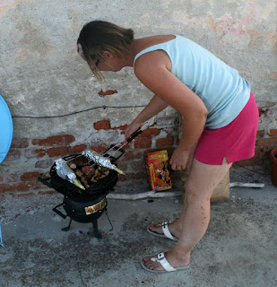 She gets her BBQ on