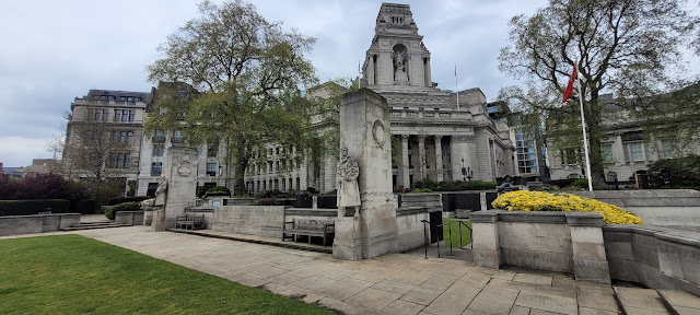 Trinity Square Gardens and the Tower Hill Memorial