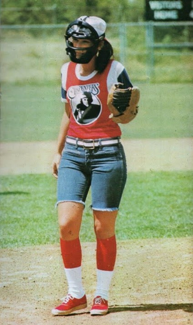 Photos of Karen Carpenter Playing Baseball With the Carpenter Team for ...