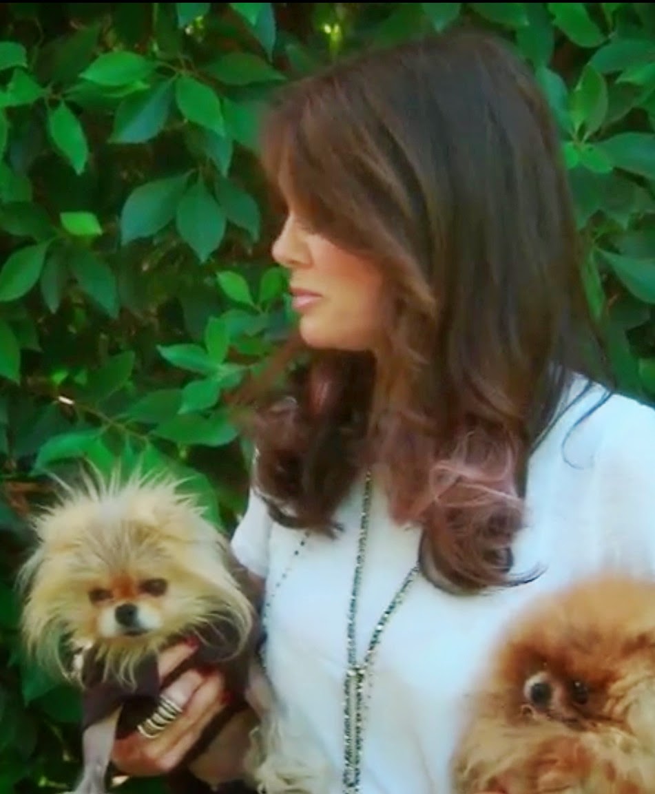  Lisa Vanderpump in the Stella & Dot Zoe Lariat Necklace layered with the Gitane Tassel Necklace