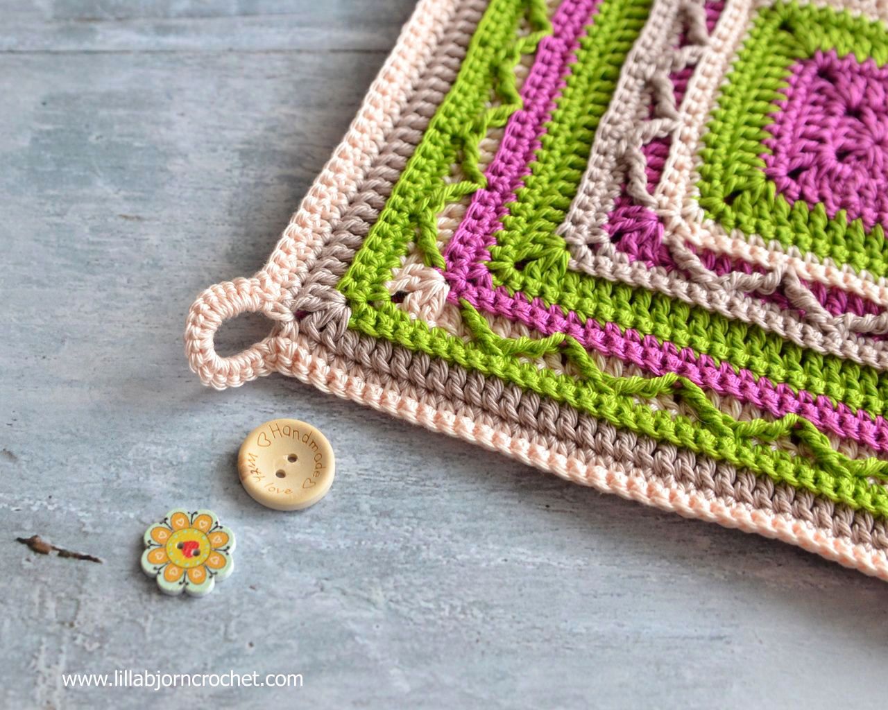 Tulip Potholder - FREE crochet pattern by LillaBjornCrochet