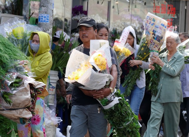 Chợ hoa Hồ Thị Kỷ bước vào đỉnh điểm mùa bán hoa