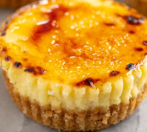 CREME BRÛLÉE CHEESECAKE CUPCAKES #desserts #cake