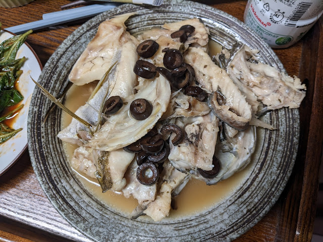 金州　料理　魚のアラのアクアパッツァ