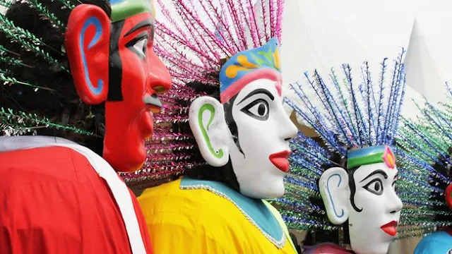 Saksikan kesenian tradisional Jakarta melalui seni patung Ondel-ondel. Info penting!