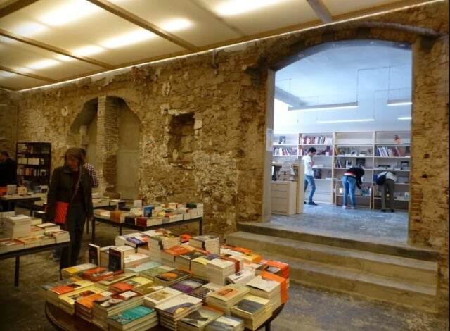 unusual bookstores in the world, the oldest bookstore in the world, beautiful book store in the world, largest bookstore, biggest book sellers, awesome bookstore